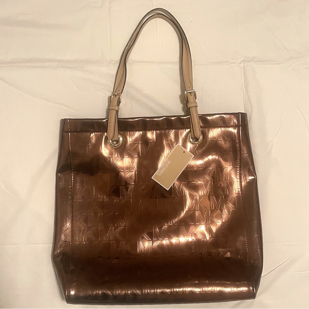 100% AUTHENTIC Michael Kors Signature Mirror Metallic PVC N/S Tote in Ro…